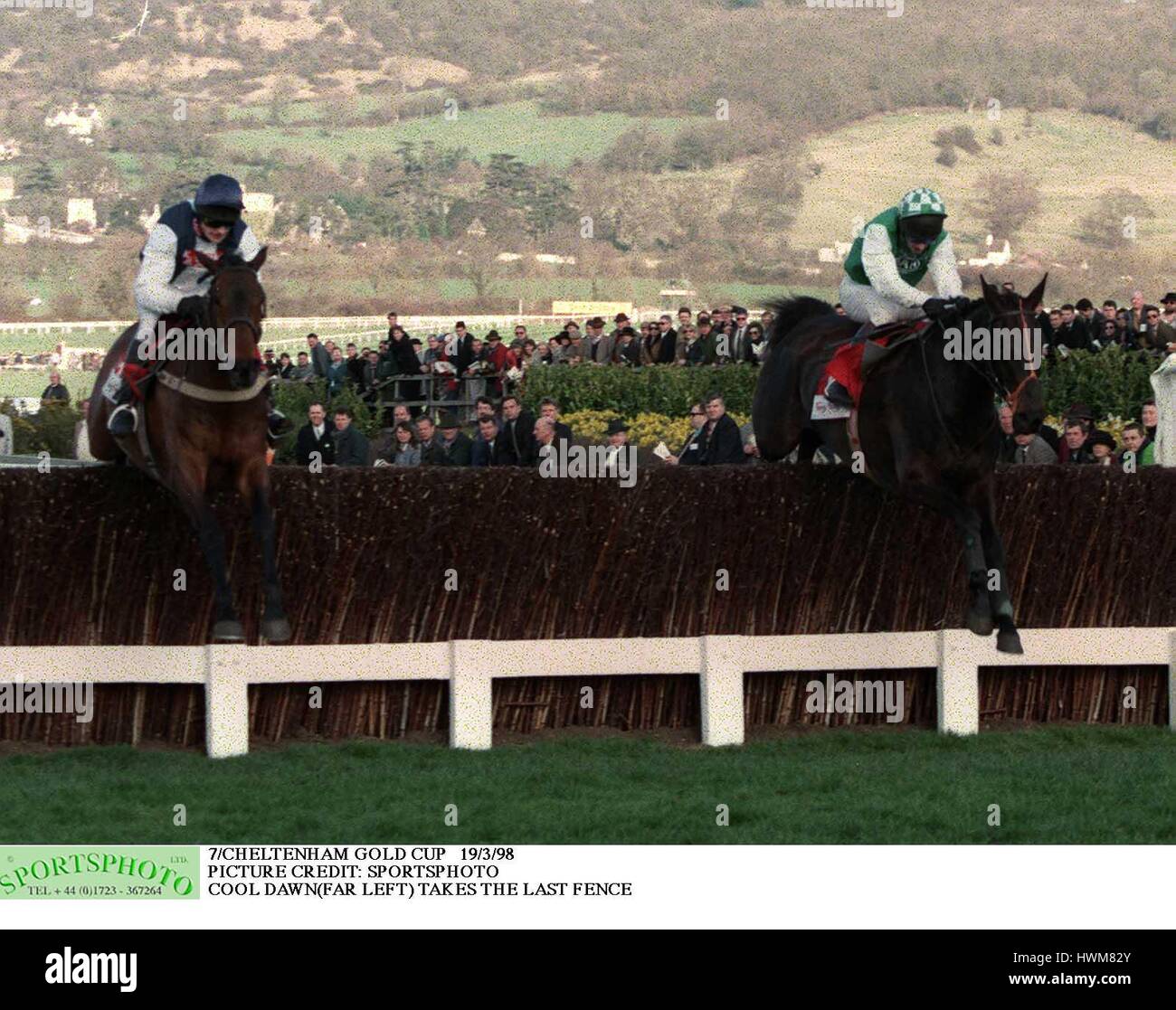 COOL DAWN nimmt letzte Zaun CHELTENHAM GOLD CUP 1998 19 März 1998 Stockfoto