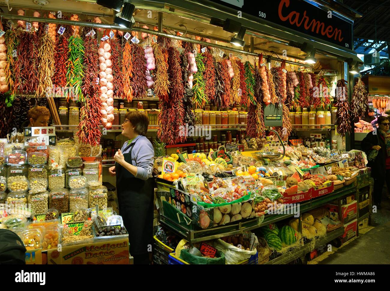 BARCELONA, Spanien - 11. November 2016: Der größte Markt mit frischen Lebensmitteln in Barcelona. Die erste Erwähnung stammt aus dem 1217. Stockfoto