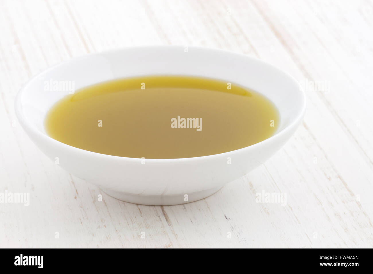 Köstliches Olivenöl hergestellt aus frischen kalt gepresste Oliven eines der am häufigsten verwendeten Öle in der feinen Küche. Stockfoto