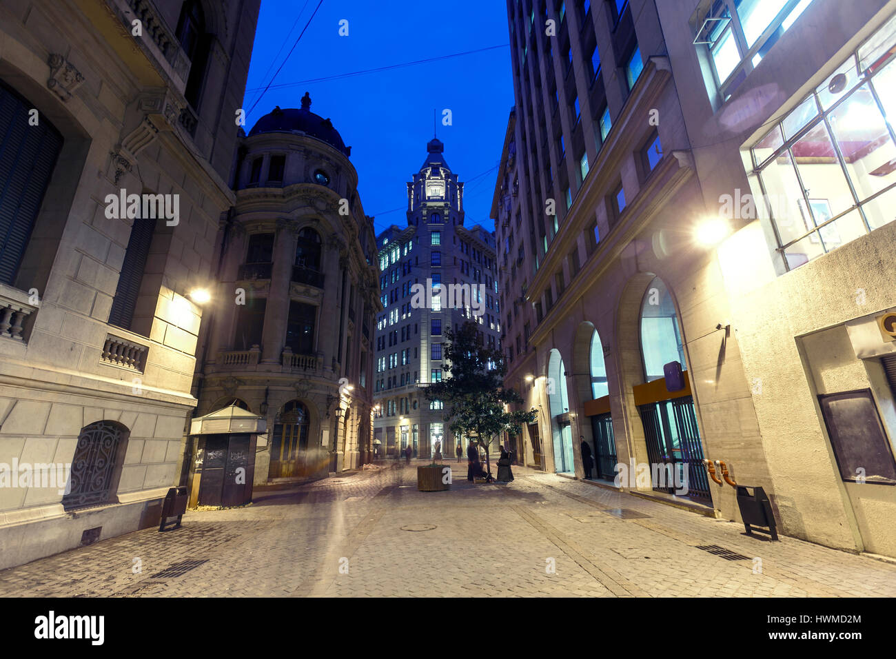 Nueva York Street in der Morgendämmerung, wo befindet sich die Börse in der Innenstadt von Santiago Stockfoto