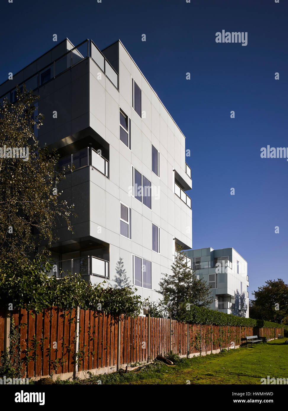 Blick zurück Außenfassade zeigt Gründe. Dunluce Apartments, Ballsbridge, Irland. Architekt: Derek Tynan Architekten, 2016. Stockfoto