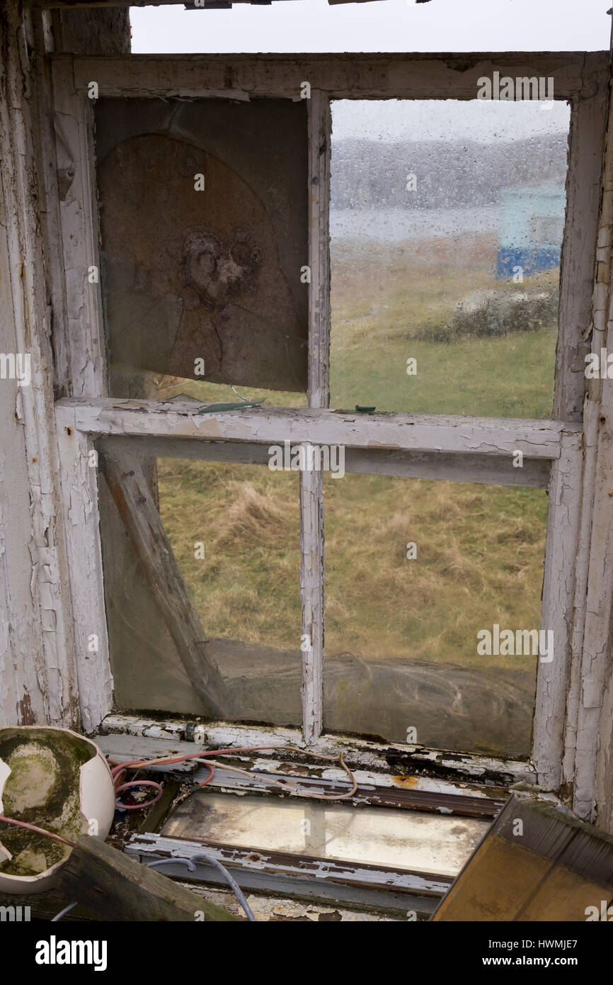 Faule Schärpe und Fenster Case in verlassenen Hütte, Äußere Hebriden Stockfoto