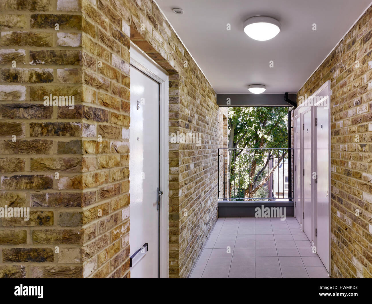 Korridor. Florence Road, London, Vereinigtes Königreich. Architekt: Bell Phillips Architekten, 2016. Stockfoto