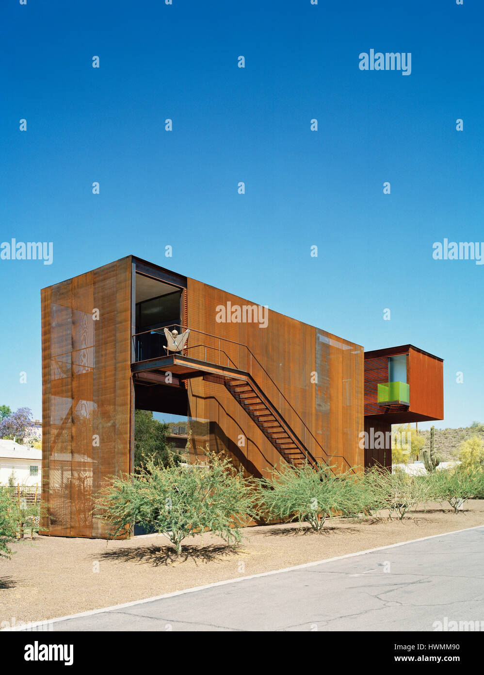 Insgesamt Außenansicht aus dem Südosten. Xeros Haus, Phoenix, Vereinigte Staaten von Amerika. Architekt: Leere Studio, 2006. Stockfoto