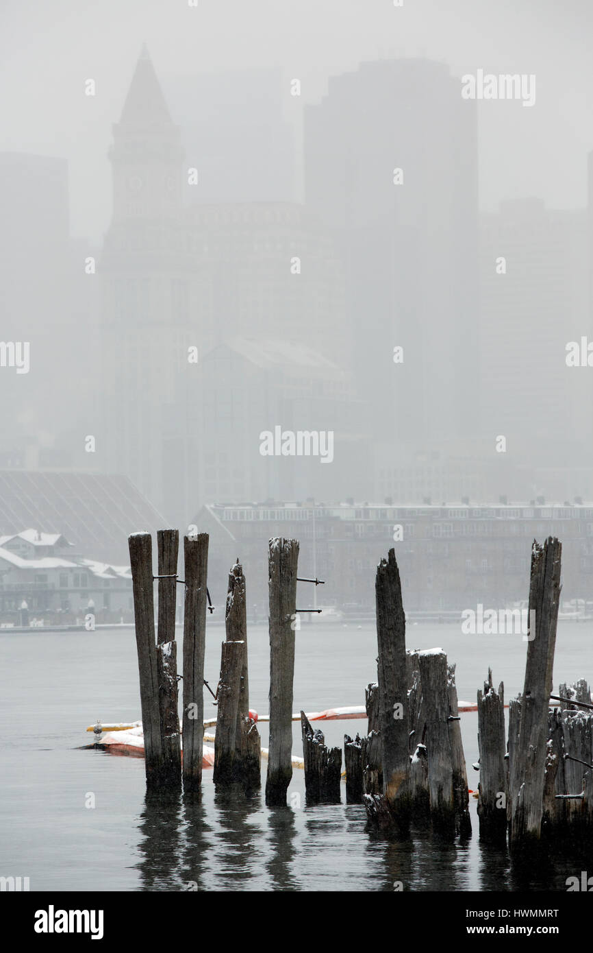 Schnee Sturm, Hafen von Boston, Skyline der Stadt Stockfoto