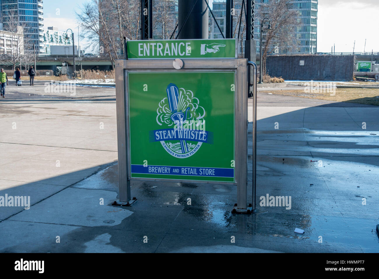 Eingangsschild zum kanadischen Dampf Pfeifen Pilsner Bier Brauerei und Store befindet sich In einem alten Dampf Lok runden Haus In Toronto Kanada Stockfoto