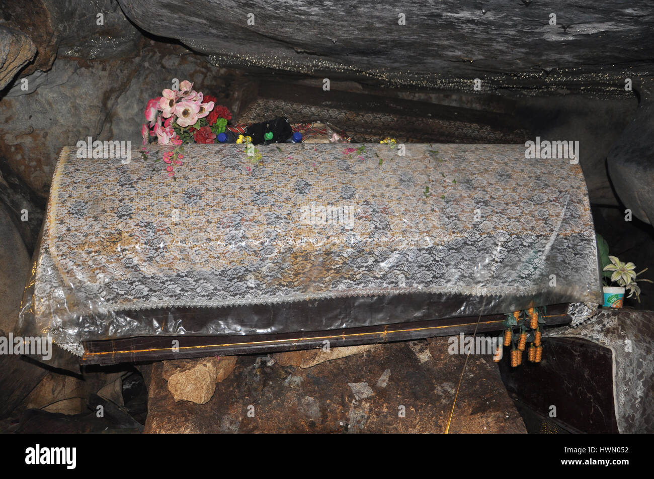 In Toraja Cave Burrial an das Dorf Londa Sarg. Stockfoto