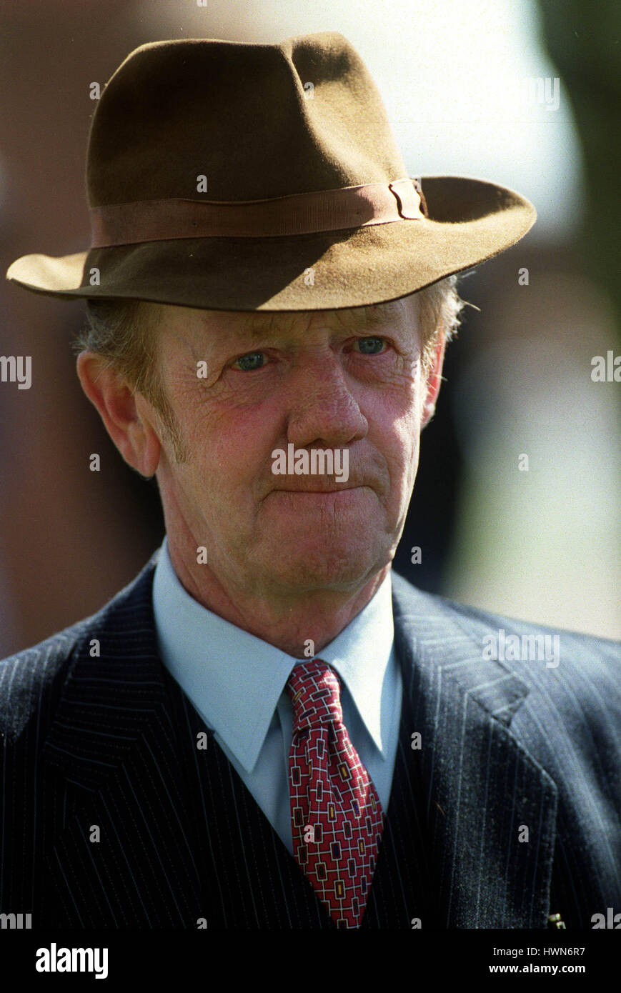 BRIAN MCMAHON RACE HORSE TRAINER NEWMARKET NEWMARKET RACECOURSE 4. Mai 2001 Stockfoto