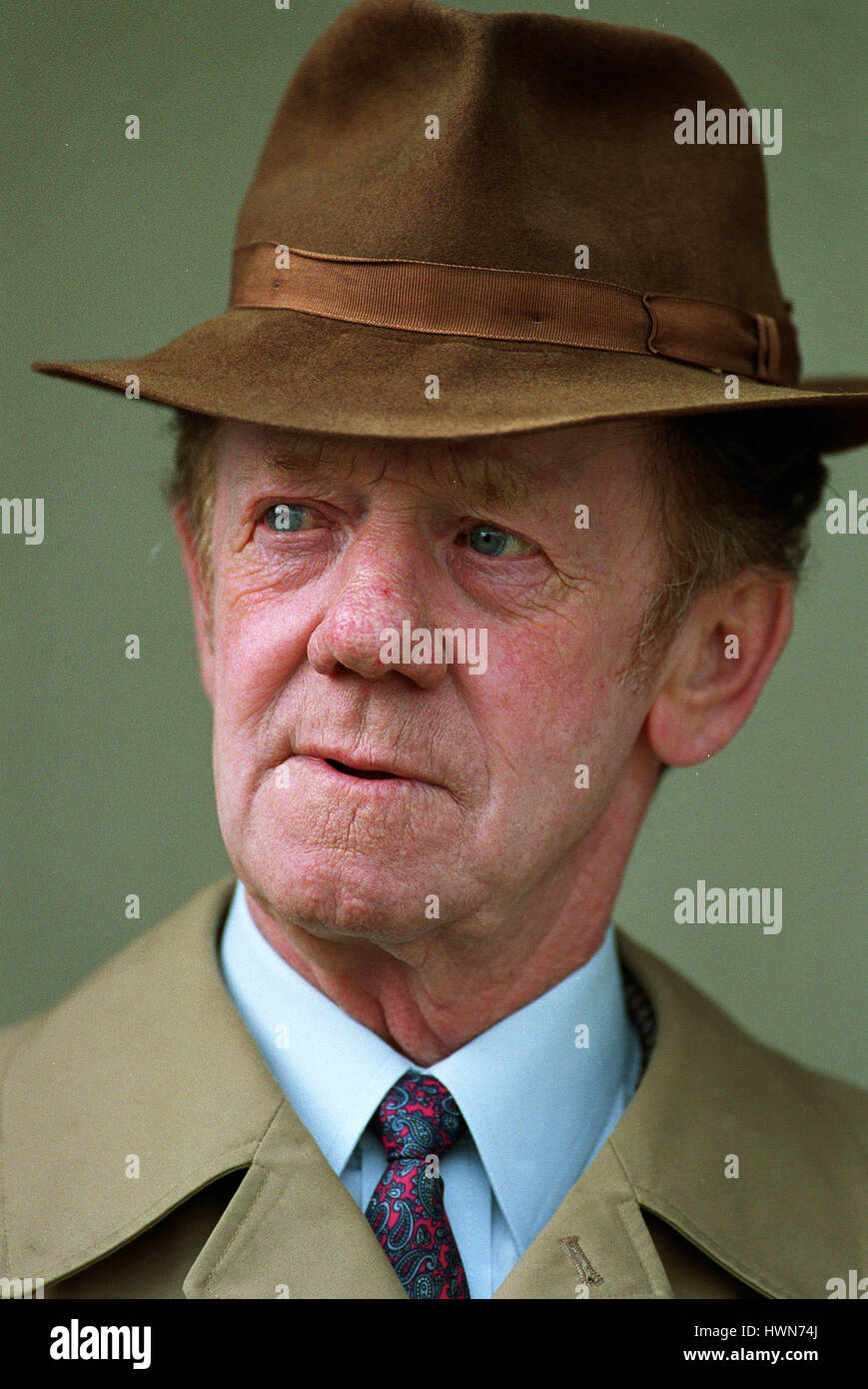 BRIAN MCMAHON RACE HORSE TRAINER DONCASTER RACECOURSE DONCASTER 23. März 2002 Stockfoto