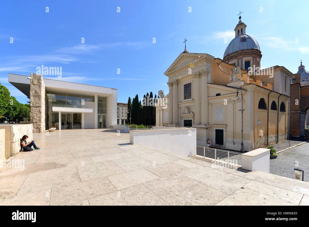 Italien, Latium, Rom, historischen Zentrum als Weltkulturerbe von der UNESCO, Ara Pacis Museum (Museo dell'Ara Pacis) vom Architekten Richard Meier schützenden Augustus der Altar (Ara Pacis Augustae) Stockfoto