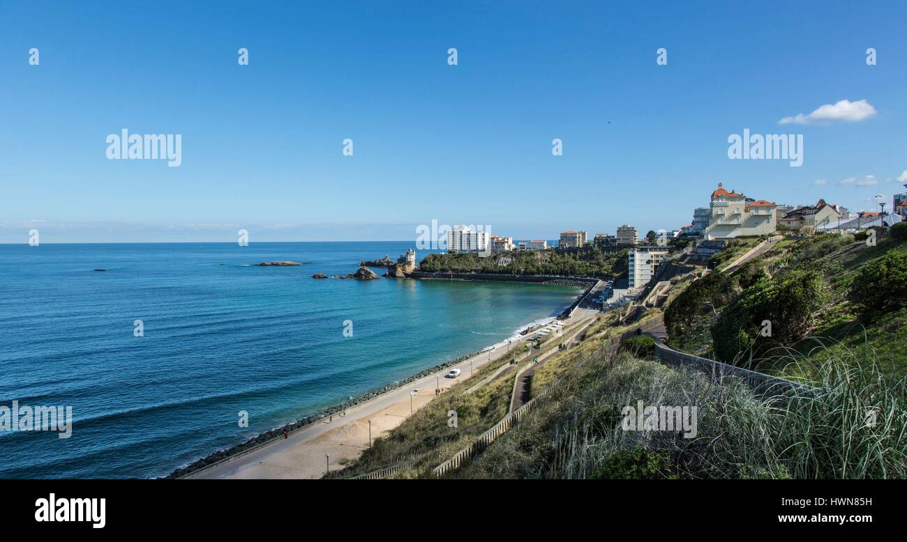 Frankreich, Pyrennees Atlantique, Baskenland, Biarritz, Strand der Basken, im Hintergrund die Felsen der Jungfrau Stockfoto