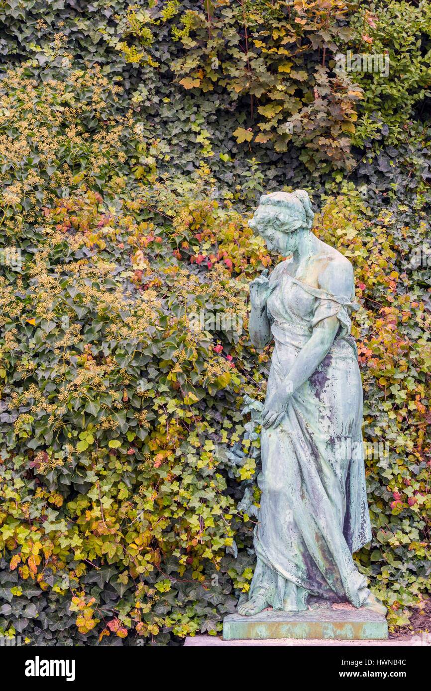 Belgien, Brüssel, Saint Josse ten Noode, Botanischer Garten, Park, das zu Beginn des 20. Jahrhunderts für die Öffentlichkeit zugänglich, Statue Le Chardon von Frans Joris Stockfoto