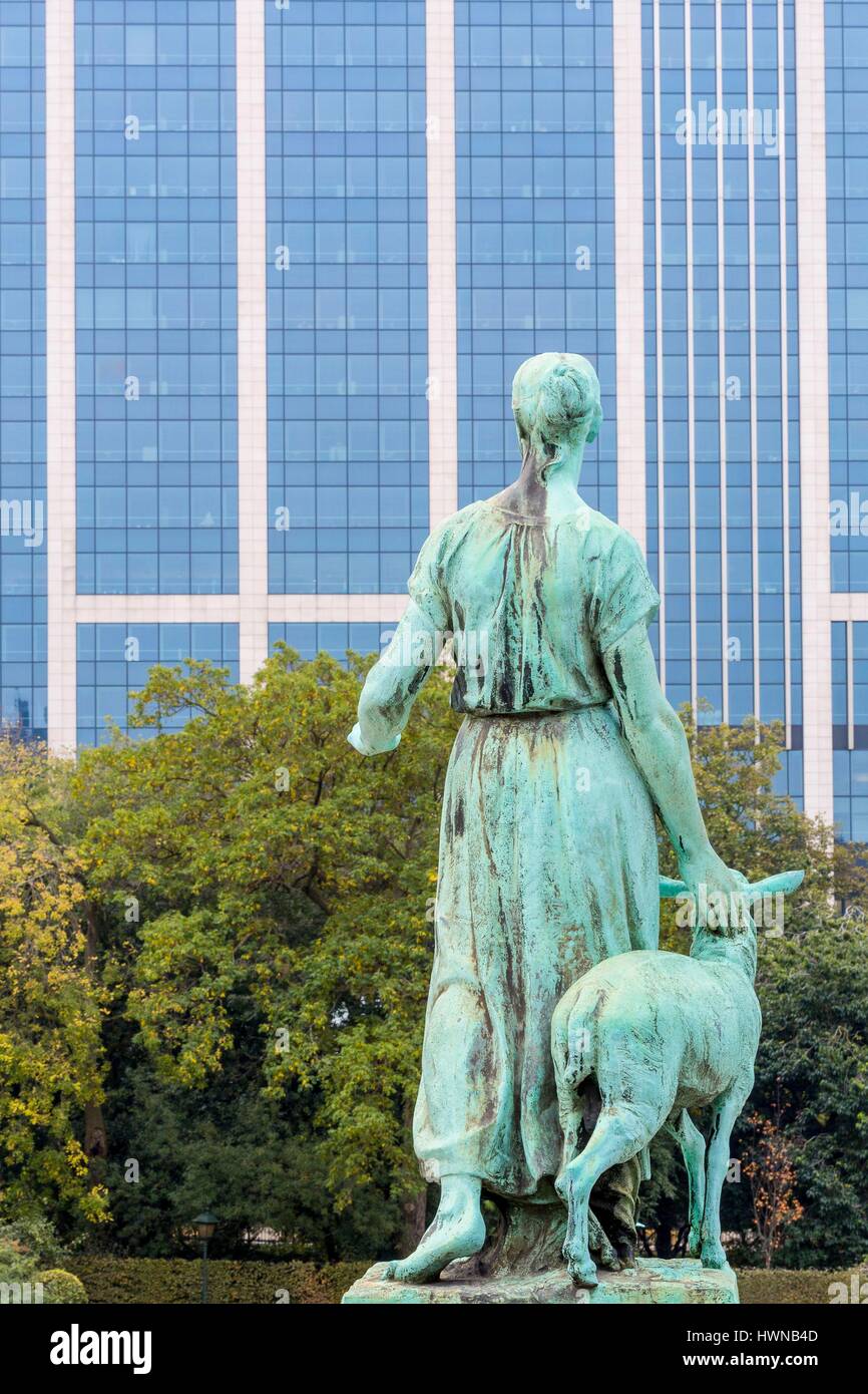Belgien, Brüssel, Saint Josse ten Noode, Botanischer Garten, Park, das zu Beginn des 20. Jahrhunderts für die Öffentlichkeit zugänglich, Statue Le Printemps oder La Bergere d'Hippolyte Leroy Stockfoto