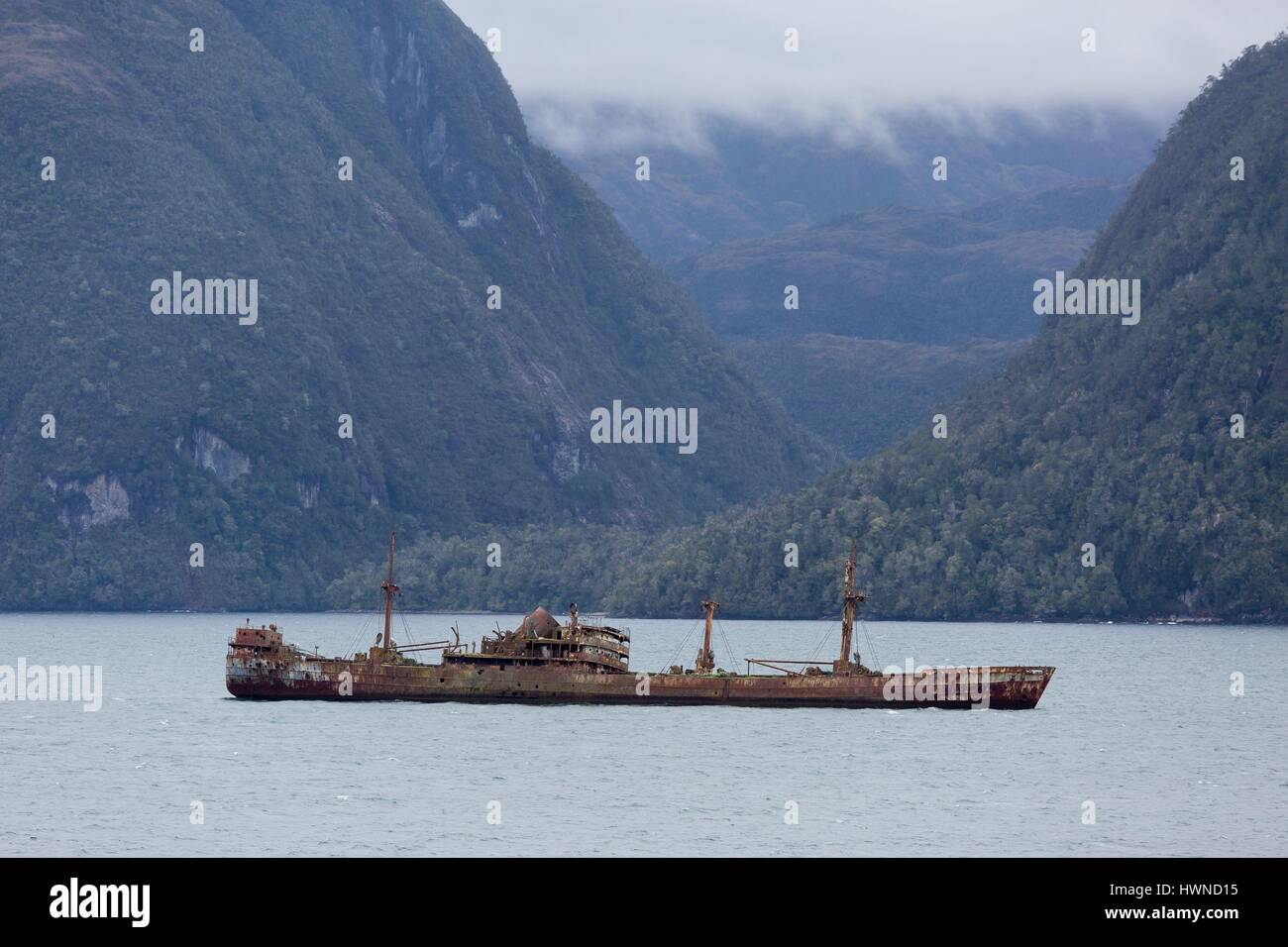 Chile, Patagonien, Aysen und Magallanes Region, Wrack des Schiffes Kapitän Leonidas in den Messier-Kanal, in der Nähe von Puerto Eden Stockfoto