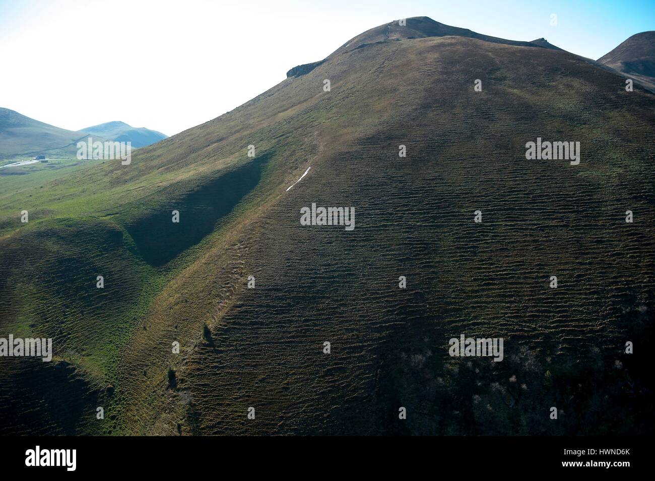 Frankreich, Puy de Dome, Le Puy de Sancy ist ein Gipfel des Monts Dore entfernt im Departement Puy de Dome, 35 km südwestlich von Clermont Ferrand, 1.885 Meter über dem Meeresspiegel, dem höchsten Punkt des Massif Central (Luftbild) Stockfoto