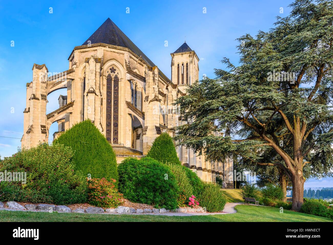 Frankreich, Maine et Loire, Loire-Tal UNESCO Weltkulturerbe, Montjean-sur-Loire, Neo-gotischen Saint Symphorien Kirche ist zwischen 1858 und 1864 auf den Ruinen einer ehemaligen Burg erbaut Stockfoto