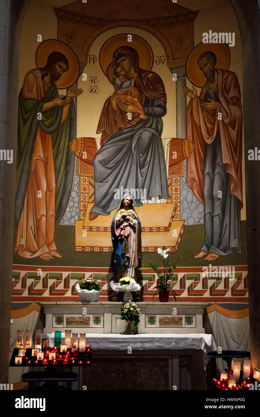 Frankreich, Var, Sanary Sur Mer, Saint-Nazaire Saint-Celse Kirche, Fresken der byzantinischen Stil aus dem Jahr 2009, altar Stockfoto