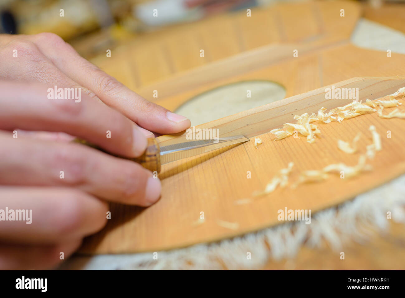 Präzise Herstellung von Musikinstrumenten Stockfoto
