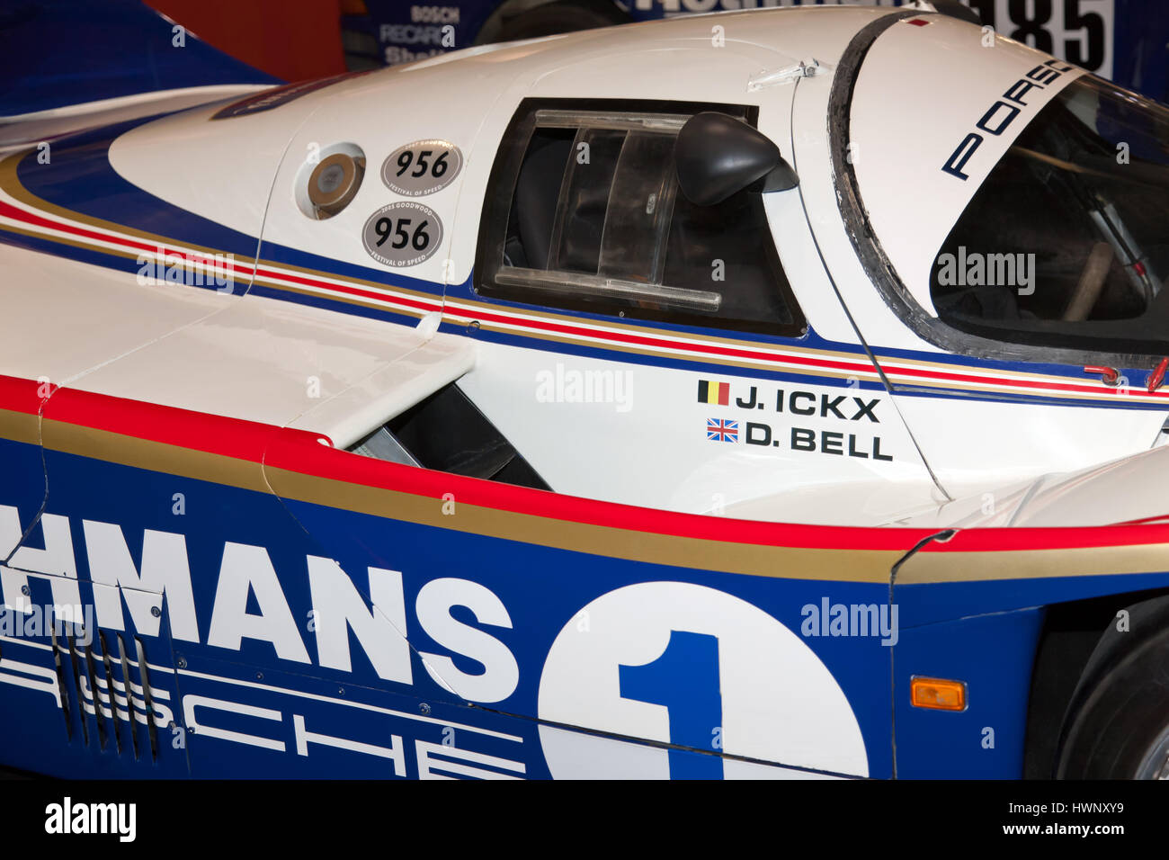 Nahaufnahme des Rothmans Porsche 956 angetrieben von Jacky Ickx und Derek Bell, in den Jacky Ickx Ikonensammlung Bestandteil der 2017 London Classic Car Show Stockfoto