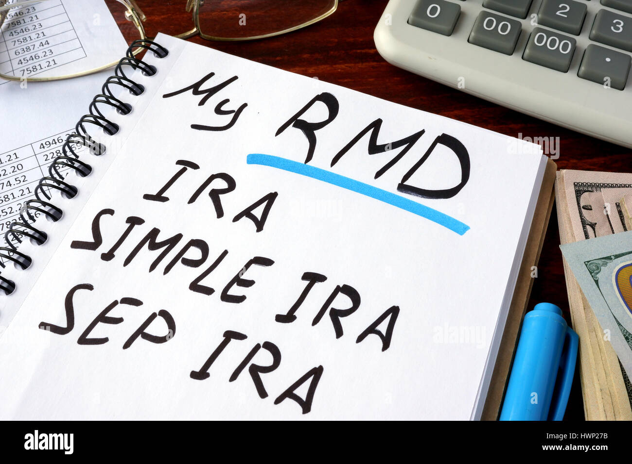 Mein RMD (erforderliche Minimum Distributionen) IRA, einfache IRA SEP IRA in einem Notizbuch geschrieben. Stockfoto