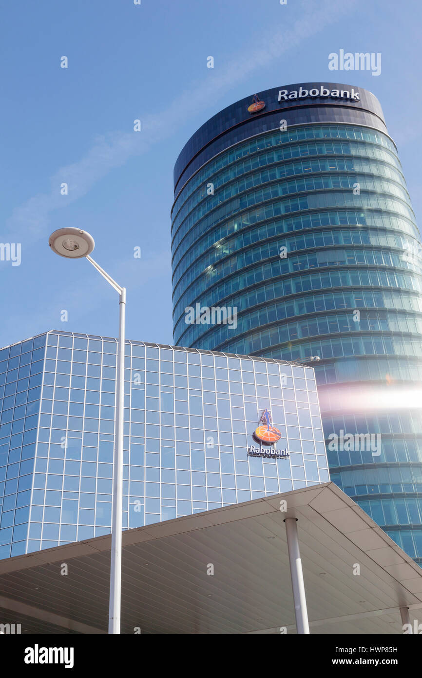Utrecht, Niederlande, 15 2017: Rabobank Hauptsitz im niederländischen Stadt Utrecht spiegelt Himmelsblau Stockfoto Utrecht, Niederlande, 15 2017: Rabobank Hauptsitz im niederländischen Stadt Utrecht spiegelt Himmelsblau Stockfoto