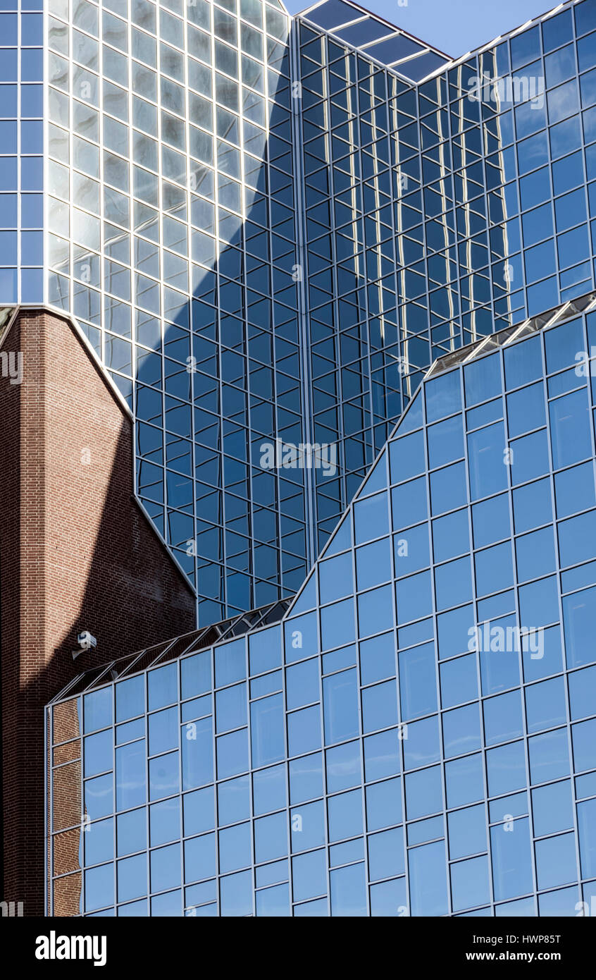 Utrecht, Niederlande, 15 2017: Fassade des Rabobank-Hauptsitz im niederländischen Stadt Utrecht in Glas und Stein Stockfoto Utrecht, Niederlande, 15 2017: Fassade des Rabobank-Hauptsitz im niederländischen Stadt Utrecht in Glas und Stein Stockfoto