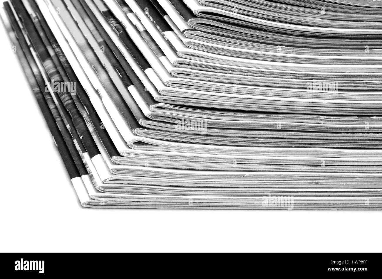 Stapel von alten Zeitschriften Nahaufnahme gefärbt. B&W Stockfoto