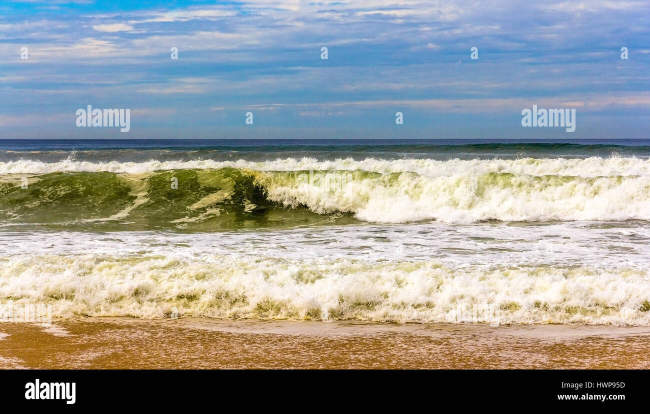 Wellen am Atlantik in der Nähe von Seignosse - Frankreich, Aquitanien Stockfoto