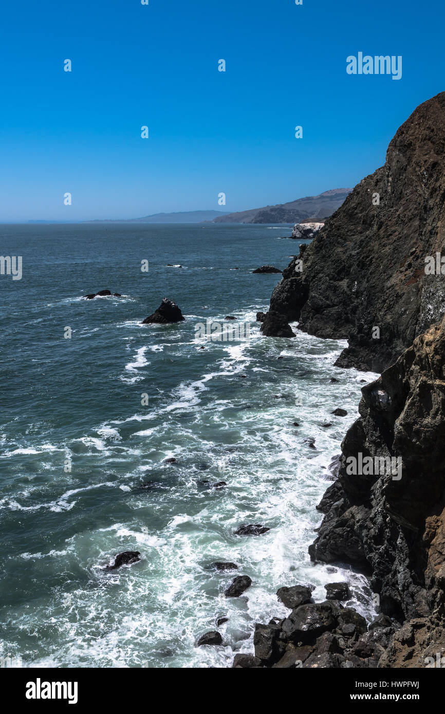 Die felsige Küste entlang Point Bonita, Kalifornien Stockfoto