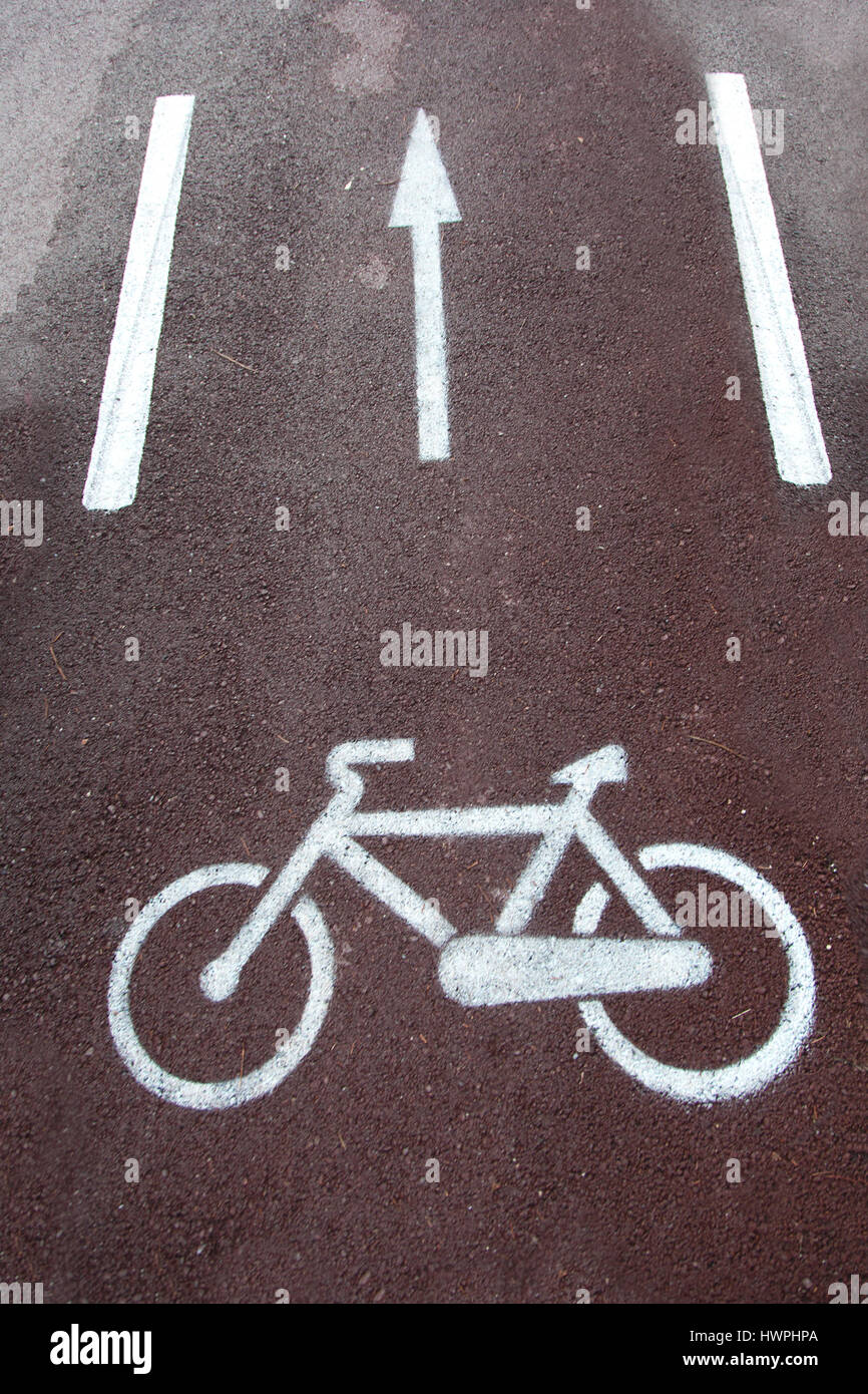 Fahrrad-Schild gemalt auf dem Bürgersteig Stockfoto