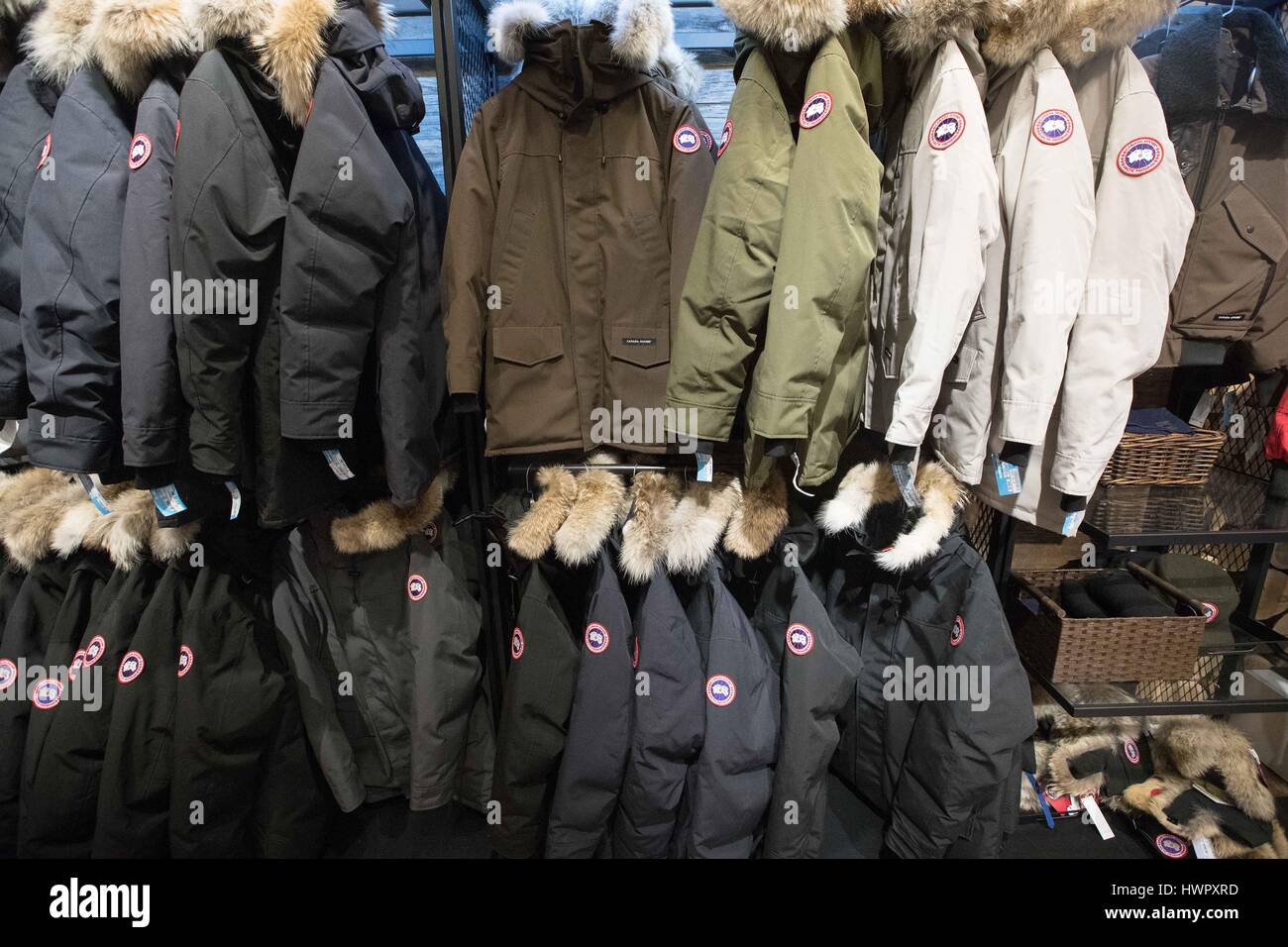 Markham, Ontario, Kanada. 19. März 2017. Canada Goose Jacken im  Outdoor-Store auf der CF-Markville in Markham, Ontario, am 19. März 2017.  Kanada-Gans startet eine erste öffentliche Angebot an ihre Aktien an der