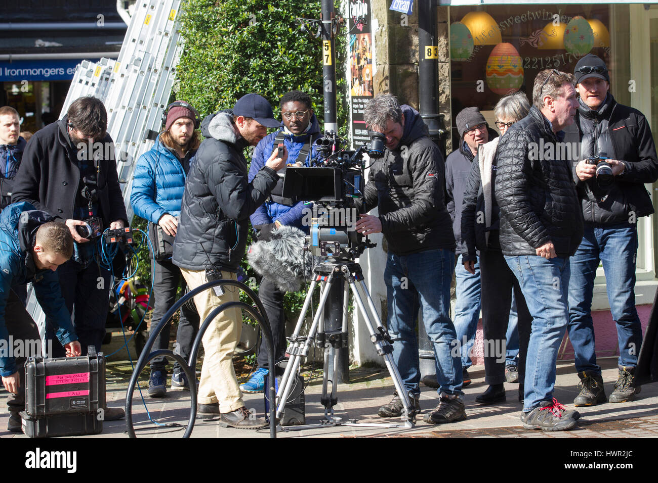 Cumbria, UK. 4. April 2017. Windermere Dorf Cumbria Peter Rabbit Lage Dreharbeiten – der Star des Films – Peter Rabbit – ist von James Corden geäußert. Die Dreharbeiten in Windermere Hintergrund Schüsse für CGI ...von Herr Mcgregor Landover Funktion Anpassung der Beatrix Potter klassische Geschichte eines rebellischen Hasen versuchen, in ein Landwirt Gemüsegarten zu schleichen. Produziert von Animal Logic Entertainment (Produzent) tierischen Logik (Animation & VFX), Columbia Pictures, Olive Brücke Entertainment, Sony Pictures Animation, Sony Pictures Entertainment (SPE). Bildnachweis: Gordon Shoosmith/Alamy Live-Nachrichten Stockfoto