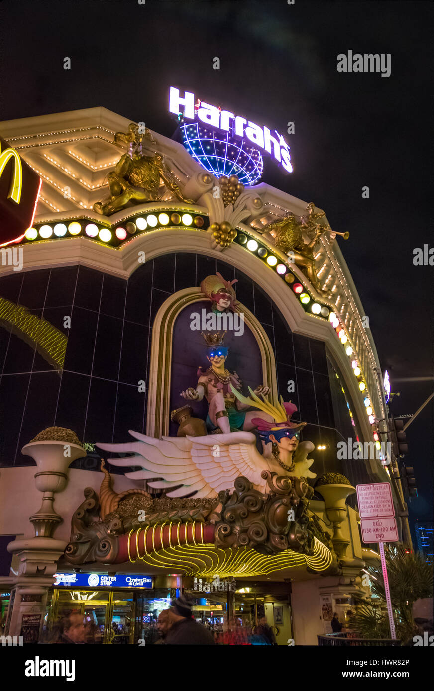 Harrahs Hotel und Casino Fassade in der Nacht - Las Vegas, Nevada, USA Stockfoto