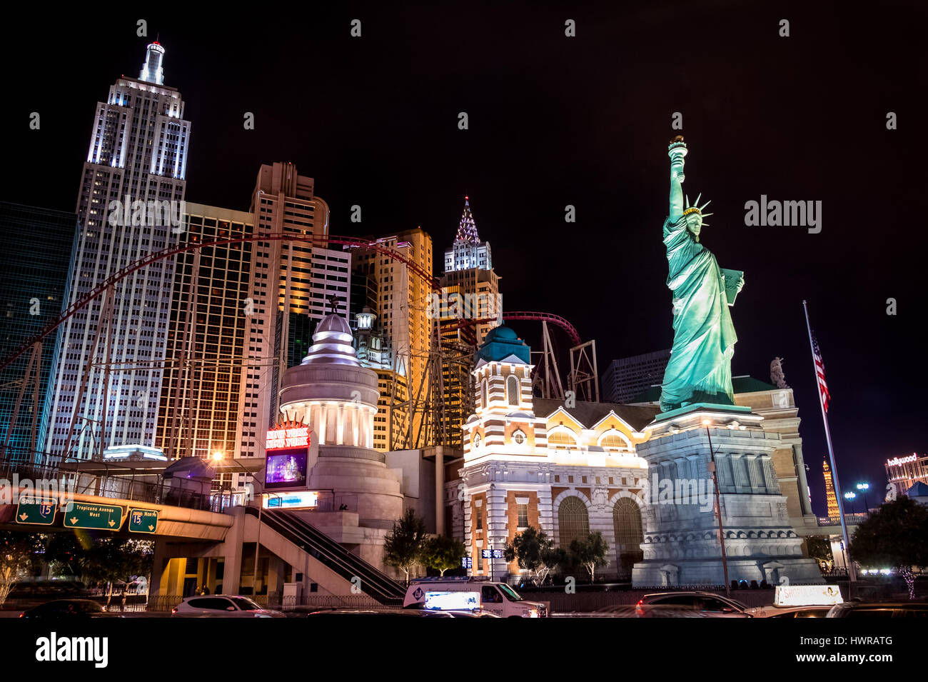 New York New York Hotel und Casino in der Nacht - Las Vegas, Nevada, USA Stockfoto