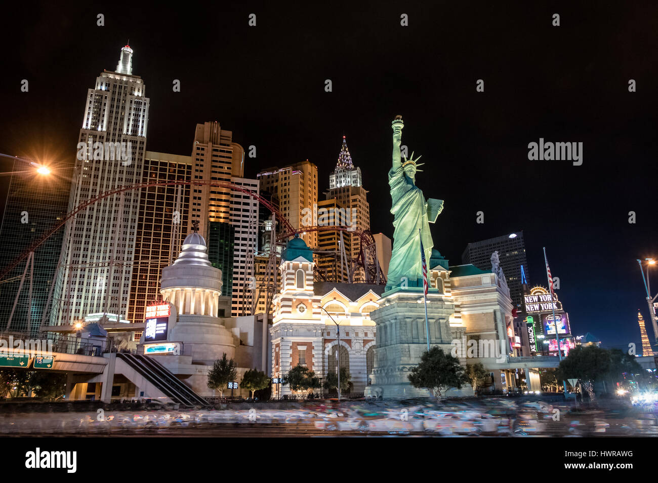 New York New York Hotel und Casino in der Nacht - Las Vegas, Nevada, USA Stockfoto