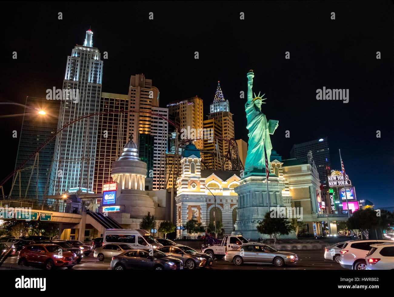 New York New York Hotel und Casino in der Nacht - Las Vegas, Nevada, USA Stockfoto