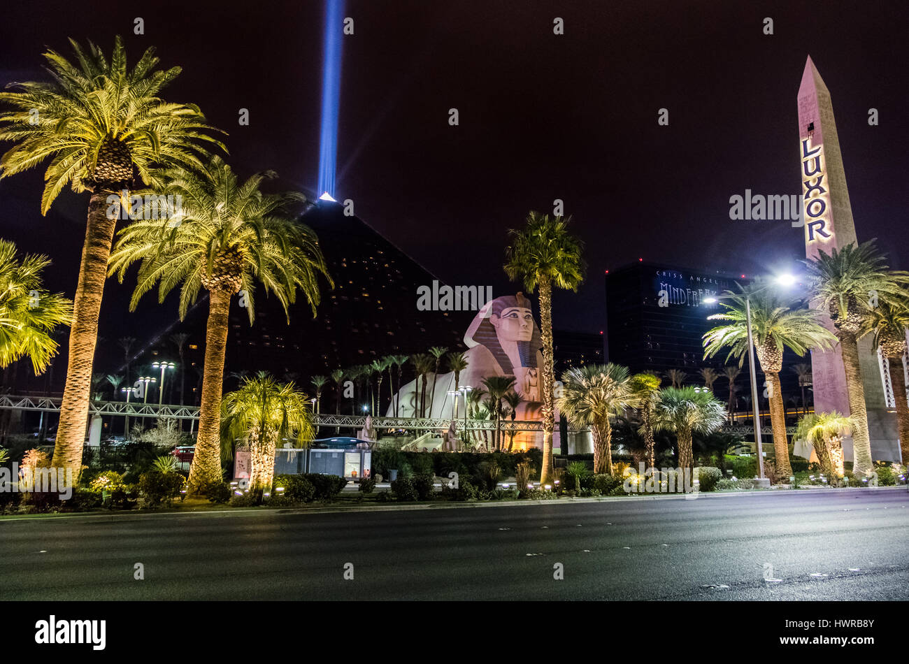 Luxor Hotel Casino und Sky Beam in der Nacht - Las Vegas, Nevada, USA Stockfoto