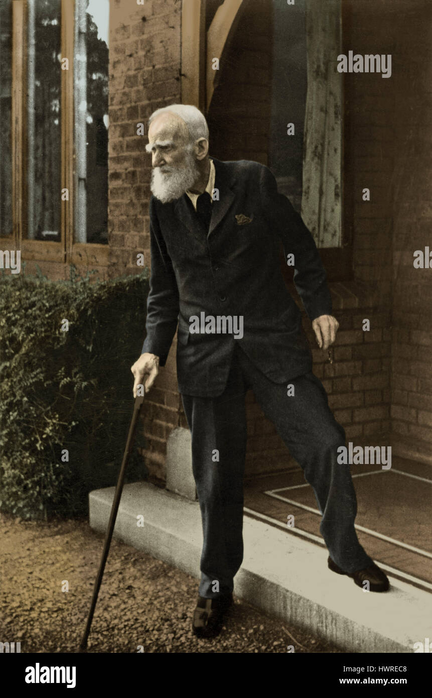 Shaw, Porträt mit Gehstock. "Die Chucker Out" (Shaws eigenen Titel). Foto von Allan Chappelow. Irischer Dramatiker & Sozialist, 1856-1950 Stockfoto
