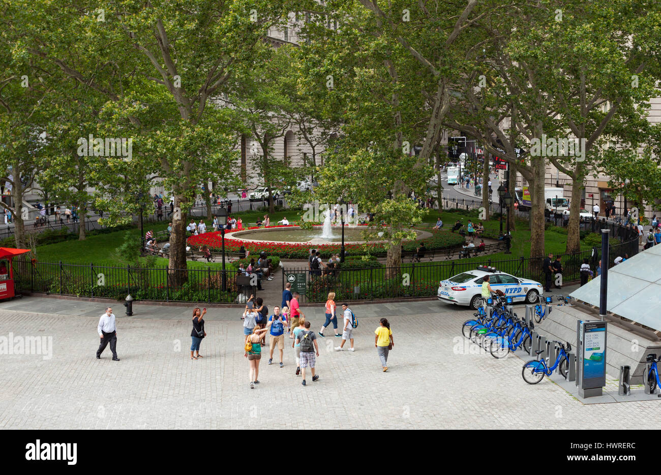 New York City, Usa - 12. Juli 2015: Brunnen im Bowling Green Park in Lower Manhattan. Es hat einen kleinen öffentlichen Park im Financial District. Stockfoto