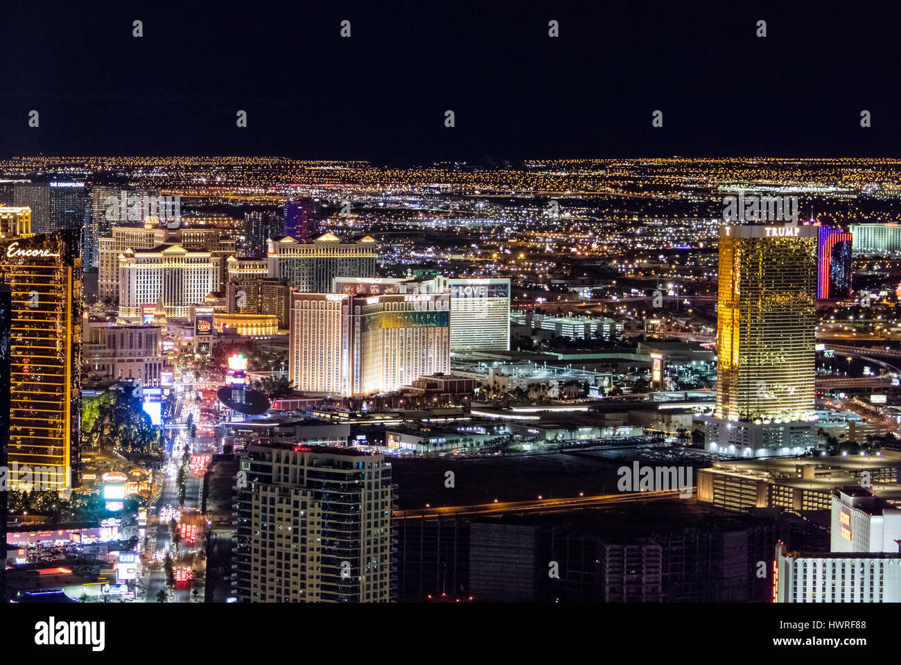 Luftaufnahme des Las Vegas Strip bei Nacht - Las Vegas, Nevada, USA Stockfoto