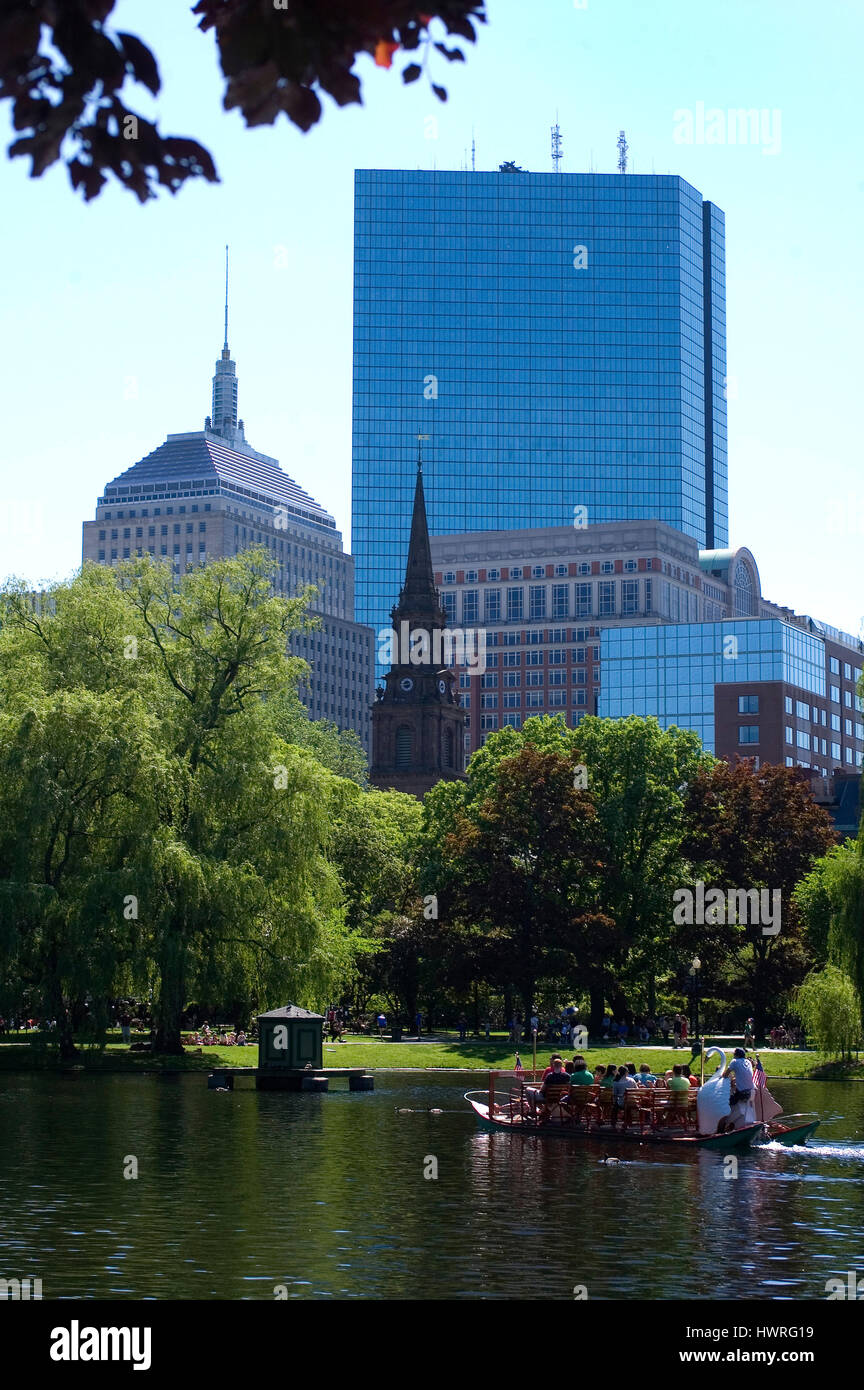 Skyline von Boston Back Bay von Boston Public Garden, Boston Public Garden aus gesehen Stockfoto