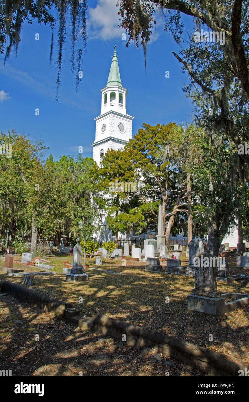 St. Helena-Täufer-Kirche in Beaufort, South Carolina stammt aus den frühen 1700er Jahren und diente als Lazarett für Soldaten der Union im amerikanischen Bürgerkrieg. Stockfoto