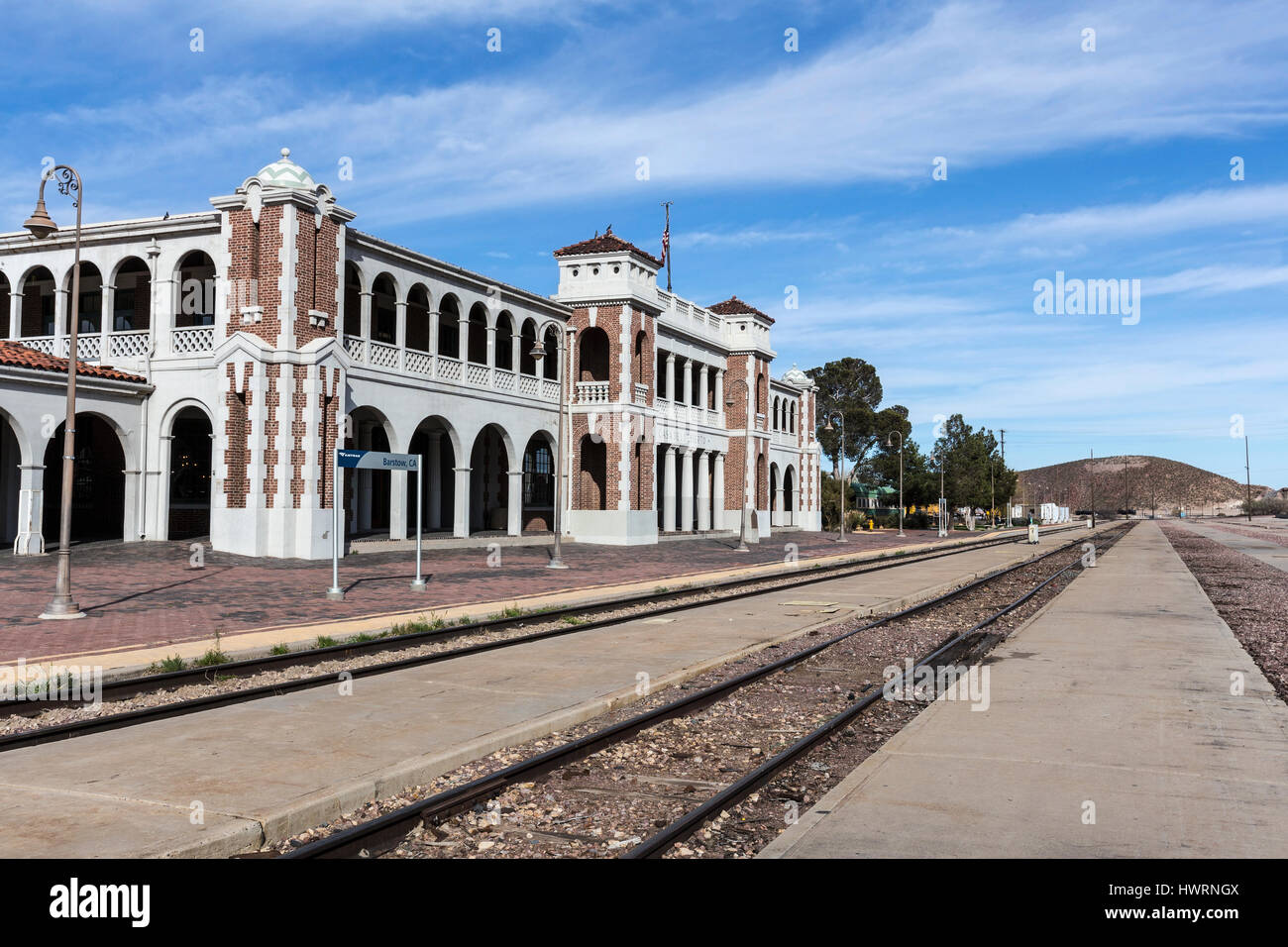 Barstow, Kalifornien, USA - 11. März 2017: Historische Barstow Harvey House-Bahnhof in der Mojave-Wüste. Stockfoto