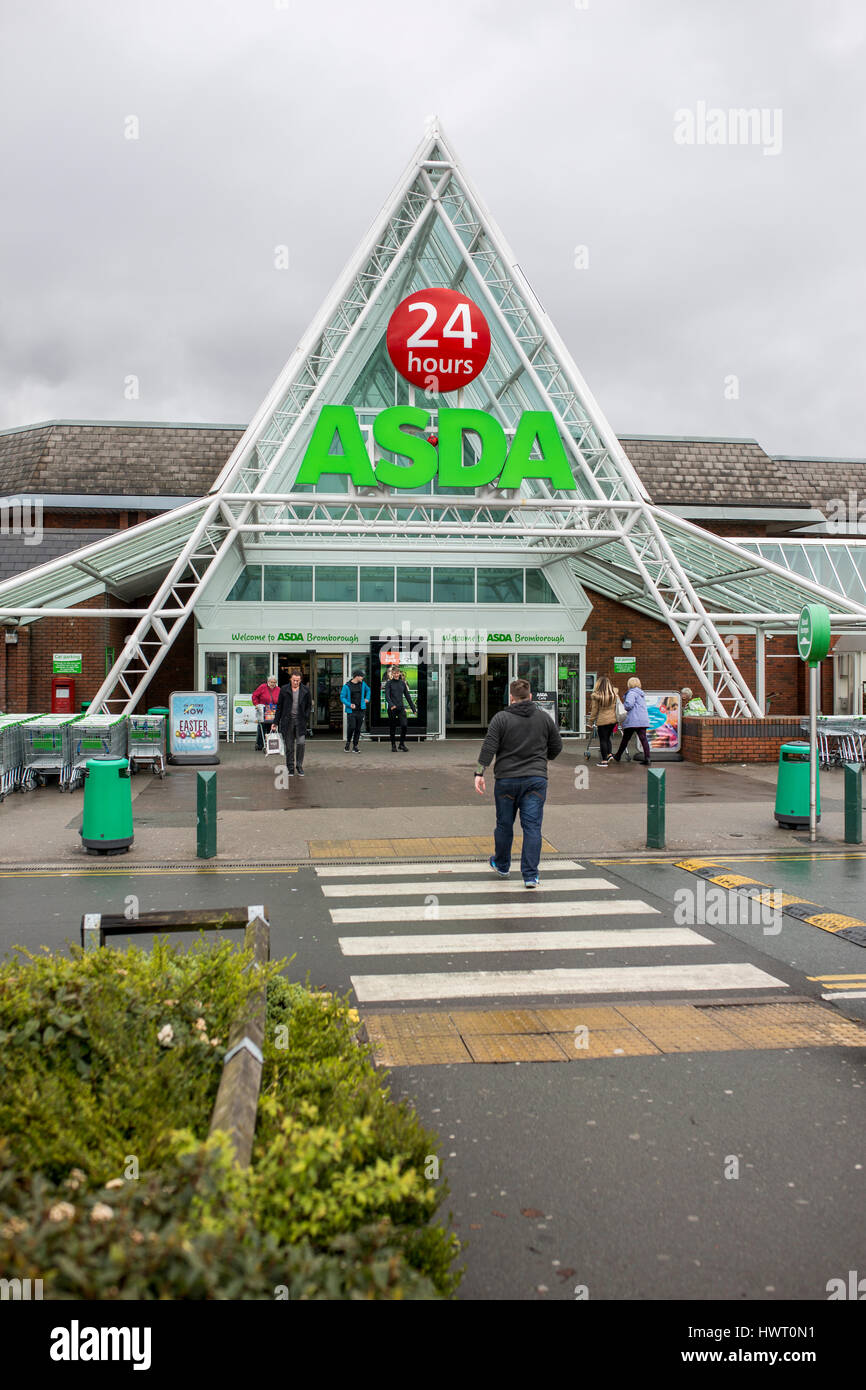 Äußere Bild von Asda Supermarkt - Asda Bromborough Superstore Stockfoto