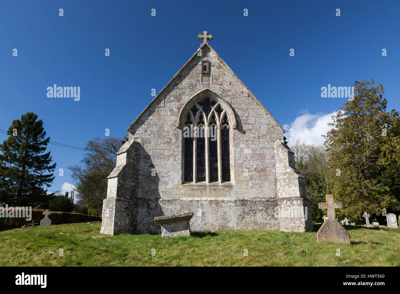 St Cosmas & St Damian Church im hübschen Wiltshire Dorf Sherrington, England, Großbritannien Stockfoto