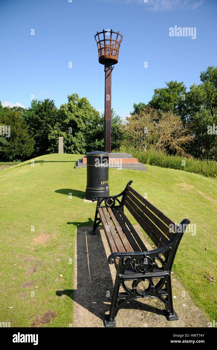 "Feuer über England" Beacon, am Burgberg, Huntingdon, Cambridgeshire, die durch Herrn Michael John Marshall, The High Sheriff von Cambridgeshire beleuchtet wurde Stockfoto