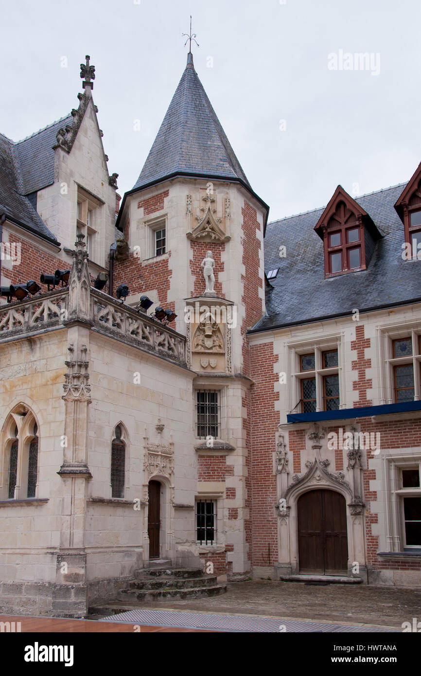 Der Turm der Hauptfassade des Schlosses Clos Lucè, im alten Dorf von Amboise, Loire-Tal Stockfoto