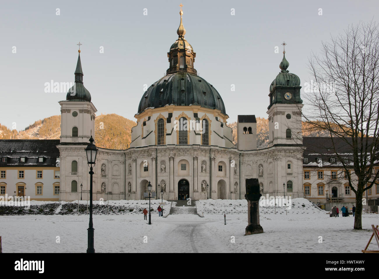 Die Fassade des Ettal Abbey im Winter. Ein Benediktiner-Kloster in Bayern, in der Nähe von Oberammergau, Deutschland Stockfoto