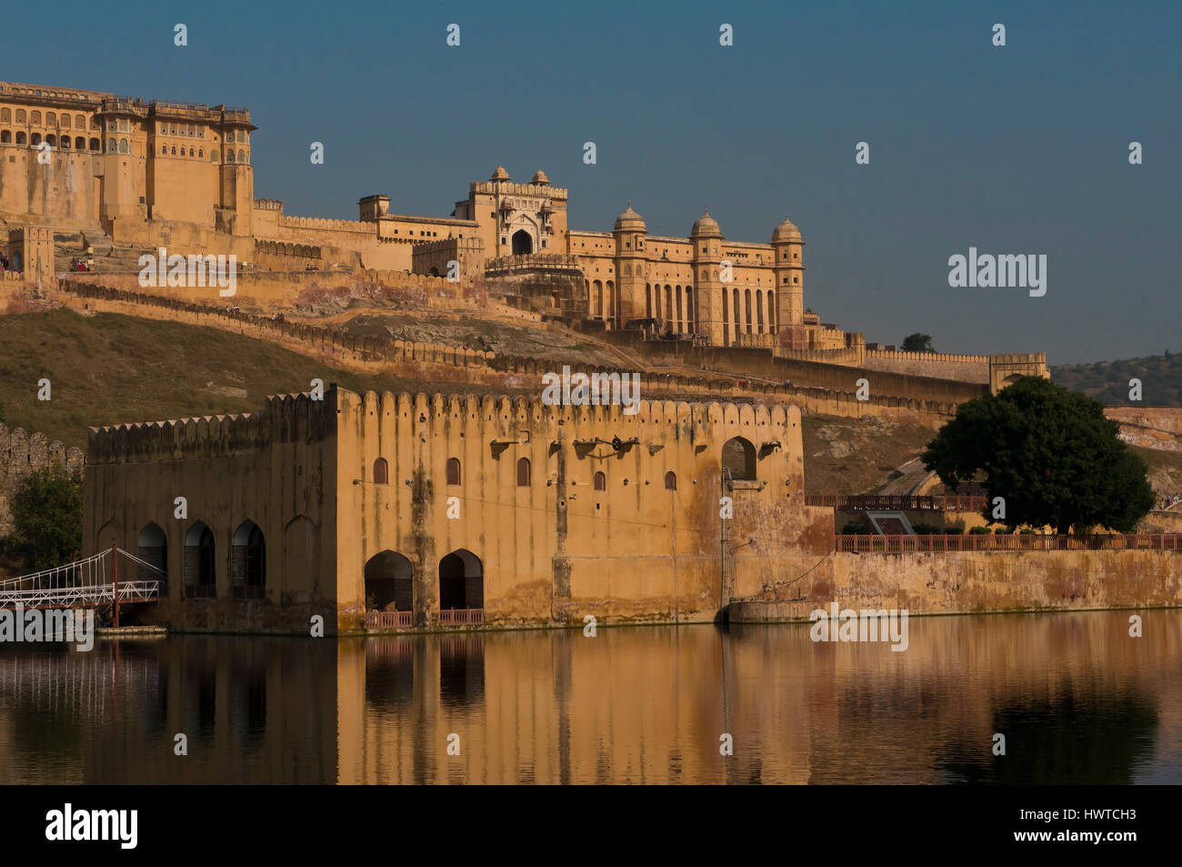 Das Amber Fort, herrliche befestigten Palast in der Nähe von Jaipur, Rajasthan, Indien. Diese Maharadscha-Residenz auf Maota See gelegen wurde in 2013 Unesco Stockfoto