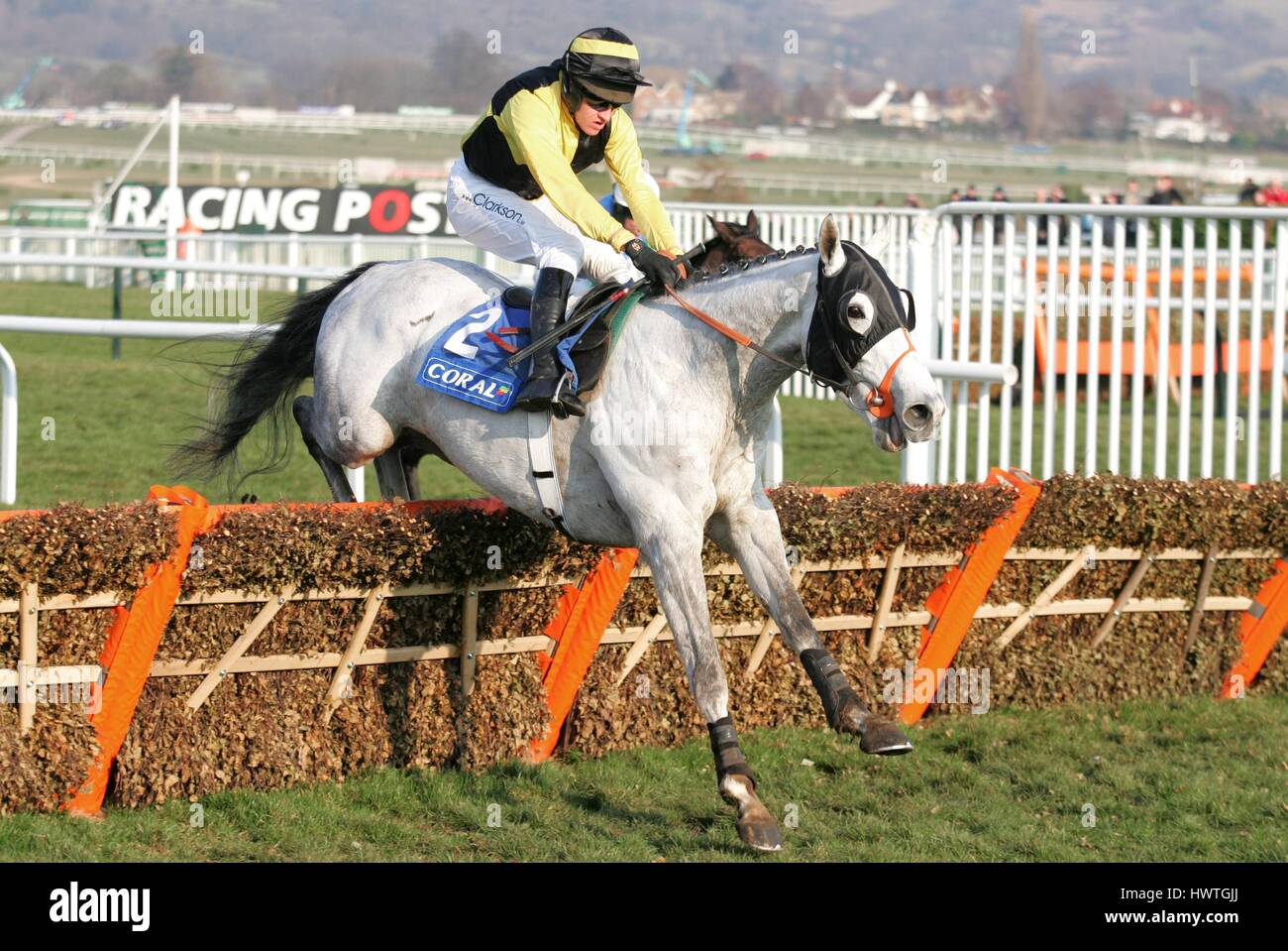 Himmel ist die Grenze der Korallen CUP CHELTENHAM RACECOURSE CHELTENHAM ENGLAND 15. März 2006 Stockfoto